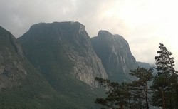 Vestre Reinaknuten