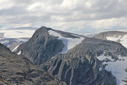 Sørøst for Gjegnalundsbreen