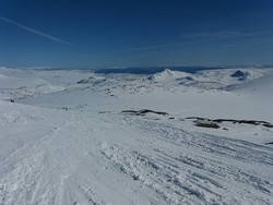 Nordøst for Søre Kalvehølotinden