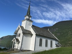 Arnafjord kyrkje