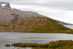 Aust for Hjelmevatnet