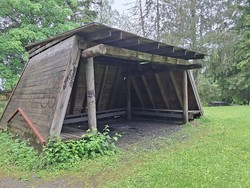 Ekrom gapahuk