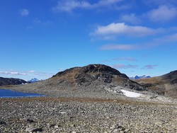 Sør for Tomashelleren