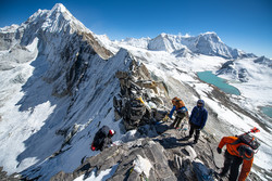 Amphu Laptsa Pass