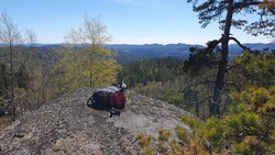 Øst for Skolapparåsen