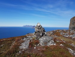 Øst for Hornet