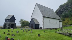 Kinn middelalderkirke