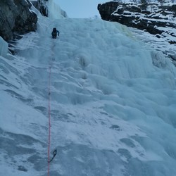 Sør for Geisfossen