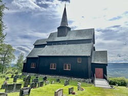 Høre stavkyrkje