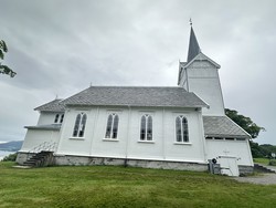 Kvernes kirke