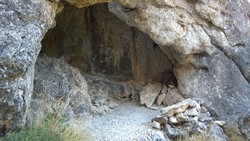 Cerro Cisne - little cave