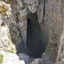 Gingilos cave